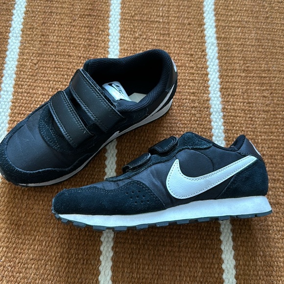 Nike Other - EUC Nike waffle sneakers